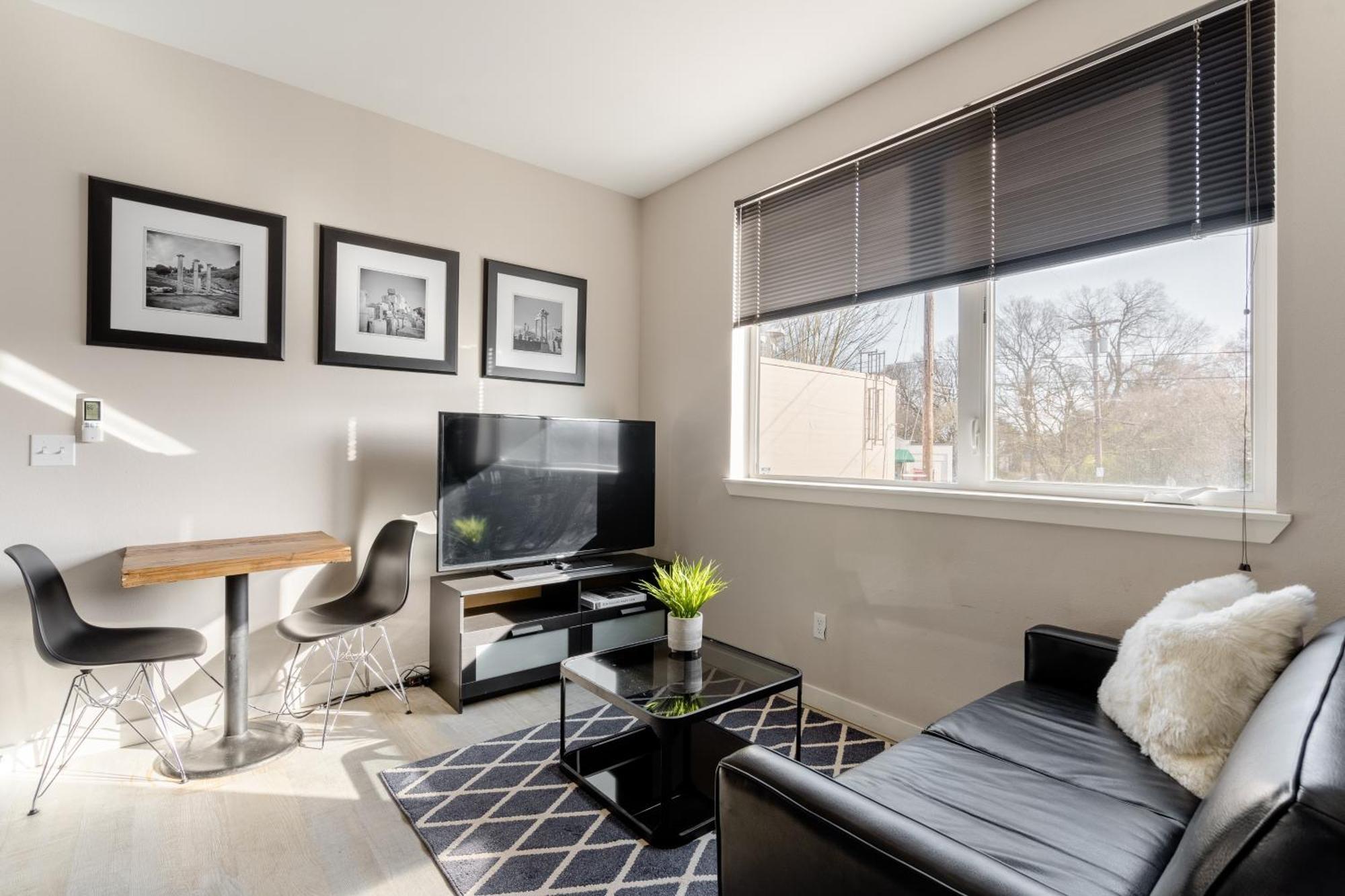 Modern - Food Carts & Local Shops Apartment
