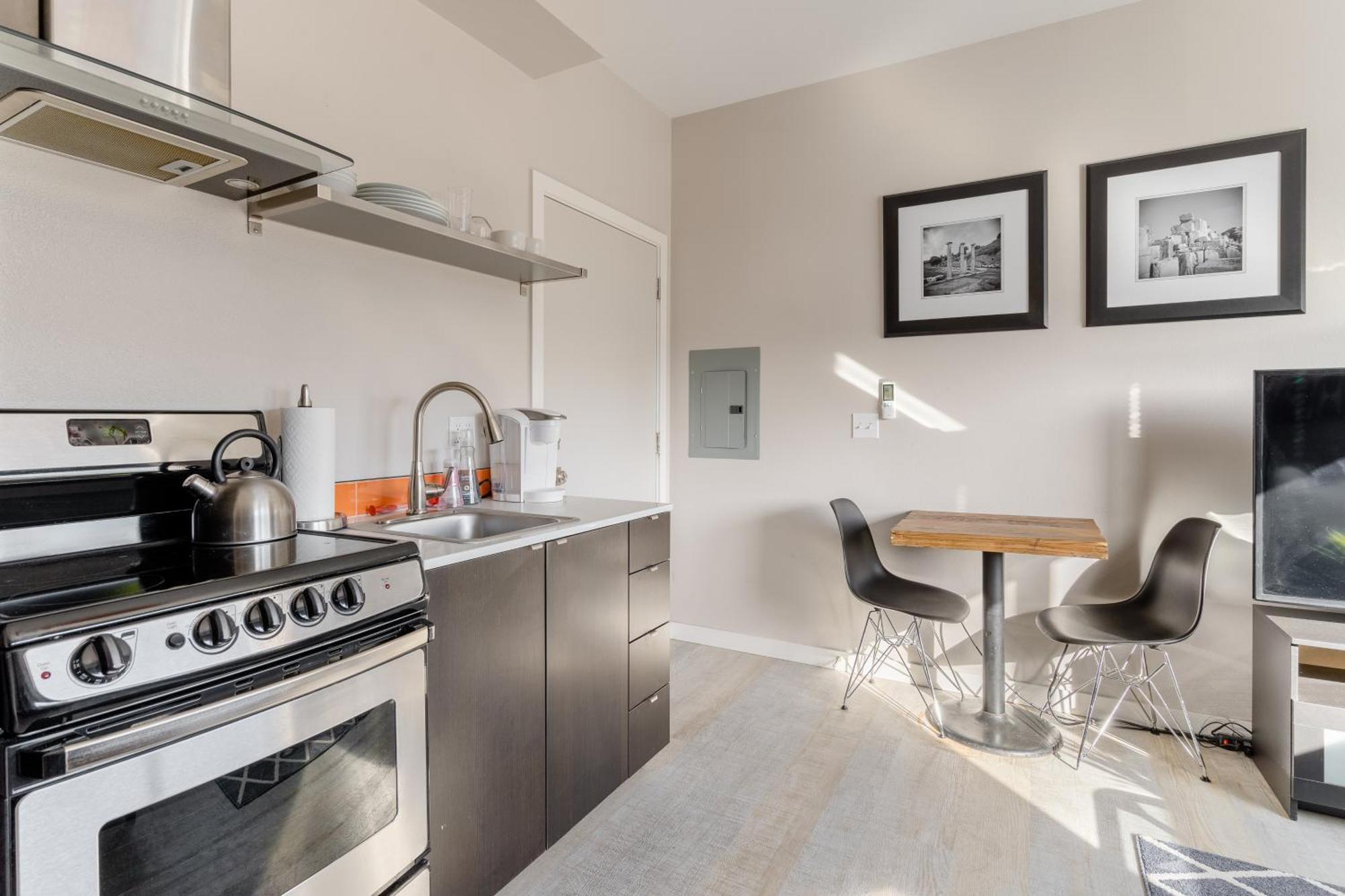 Modern - Food Carts & Local Shops Apartment Portland
