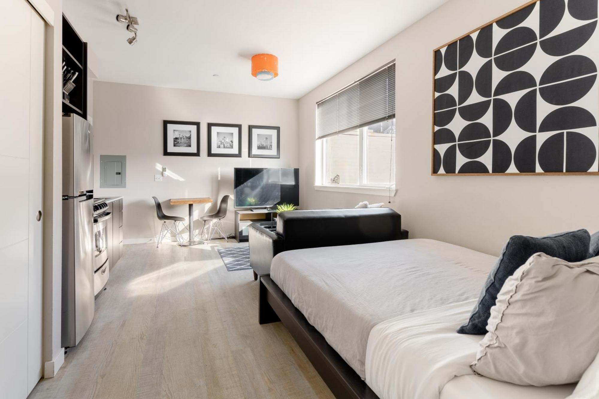Modern - Food Carts & Local Shops Apartment *